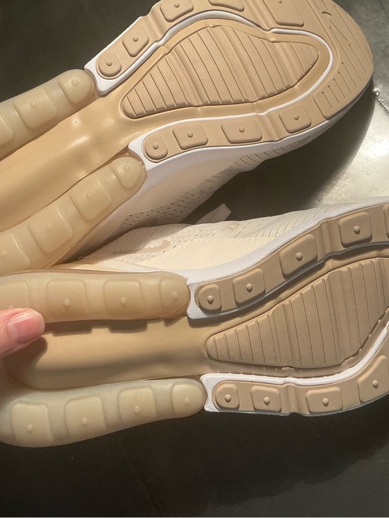 ‼️NEW Nike Air Max 270 Womens Sneakers - Picture 3 of 5